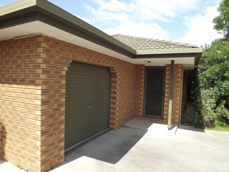 2/8 Glendaloch Court, Lavington, NSW 2641