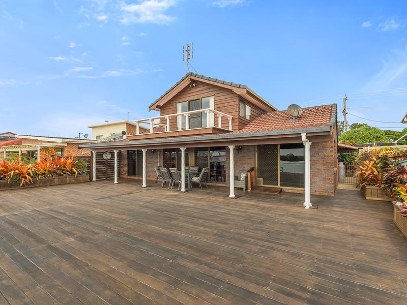 18 Esplanade, Jacobs Well, QLD 4208