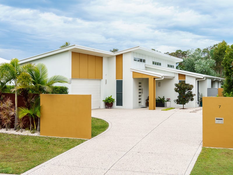 7 Sovereign Circuit, Pelican Waters, QLD 4551
