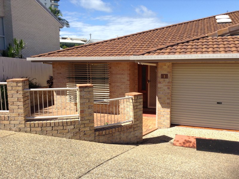 1/4 Orama Avenue, Caloundra, QLD 4551