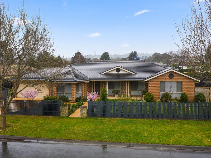 1 Kingsbury Circuit, Bowral, NSW 2576 Property Details