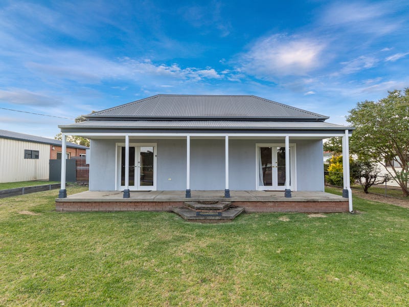 37 Railway Parade, Junee, NSW 2663 House for Sale