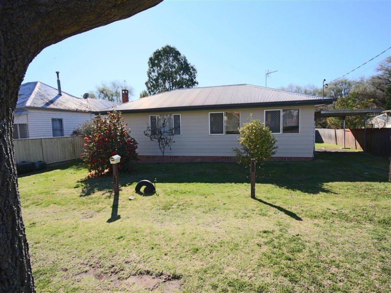 146 Bulwer Street, Tenterfield, NSW 2372 Property Details