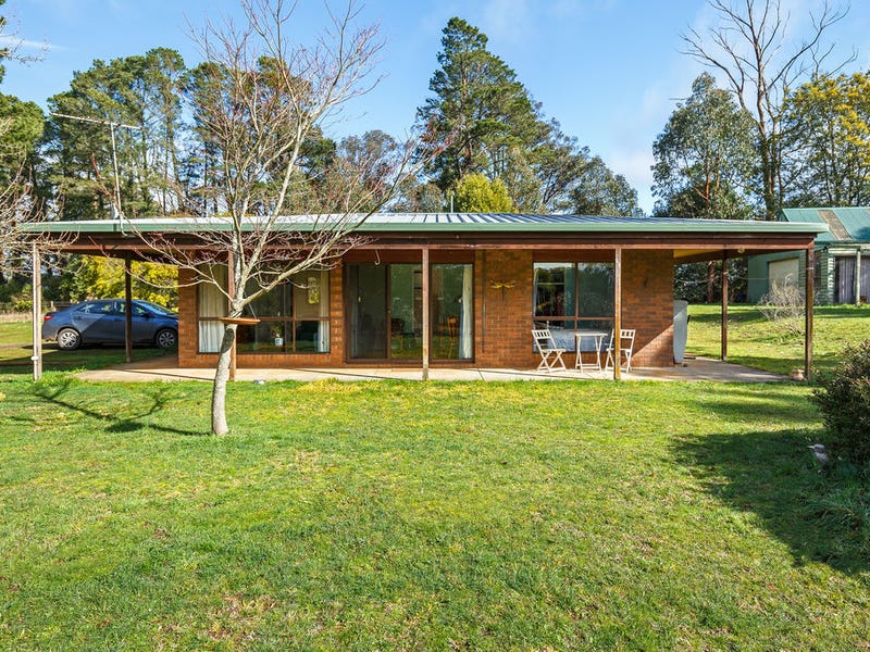 1088 Whittleseakinglake Road, Kinglake West, VIC 3757