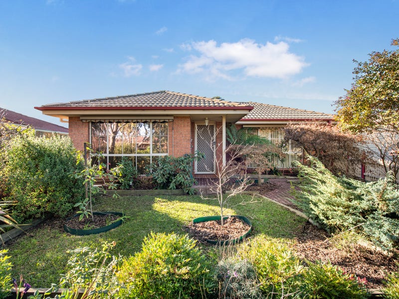 61 Simon Drive, Pakenham, Vic 3810 Property Details