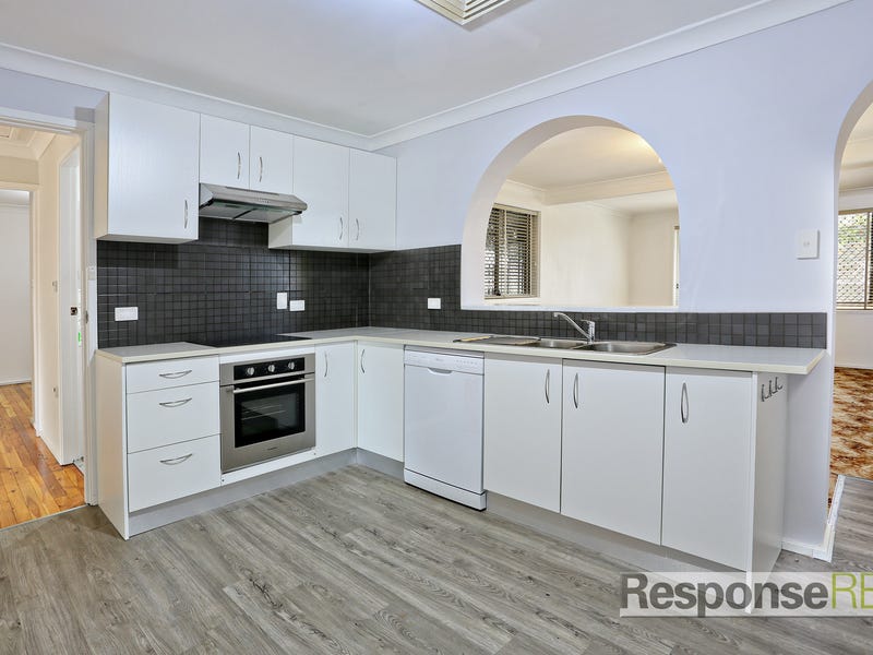 35 Chaplin Cres, Quakers Hill, NSW 2763