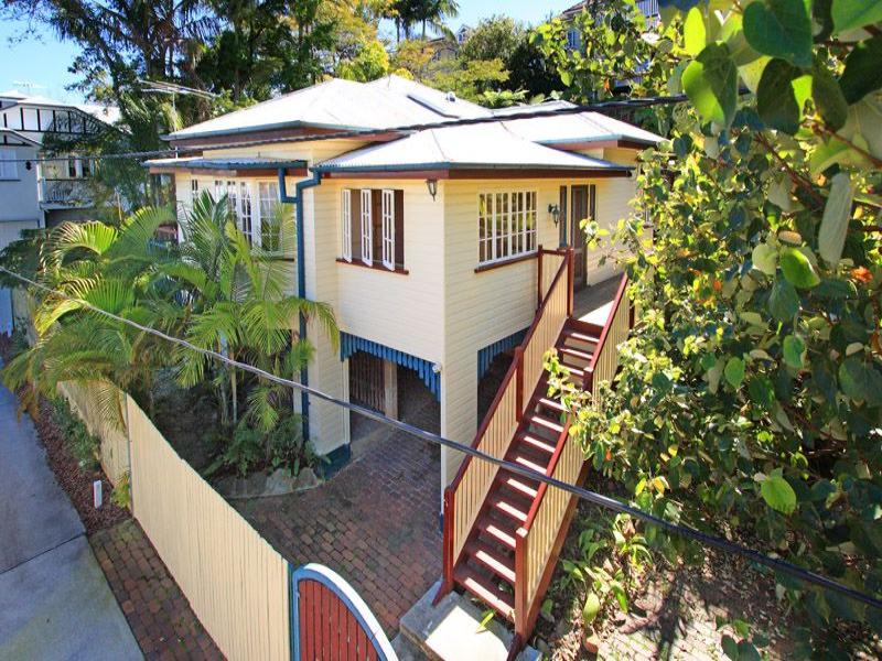 32 Crombie Street, Clayfield, Qld 4011 Property Details