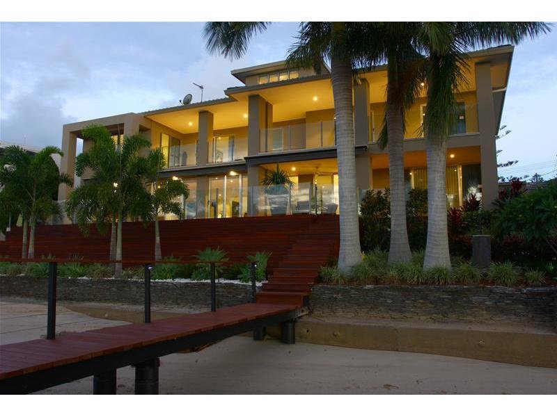 134 Amalfi Drive, Surfers Paradise, QLD 4217