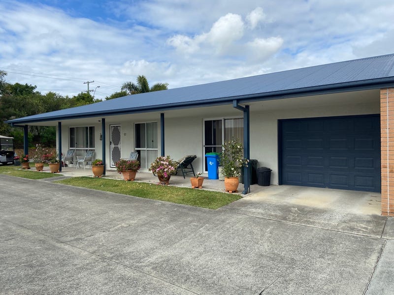 Palm Lake Resort Waterford Retirement Living at 2971 High Road