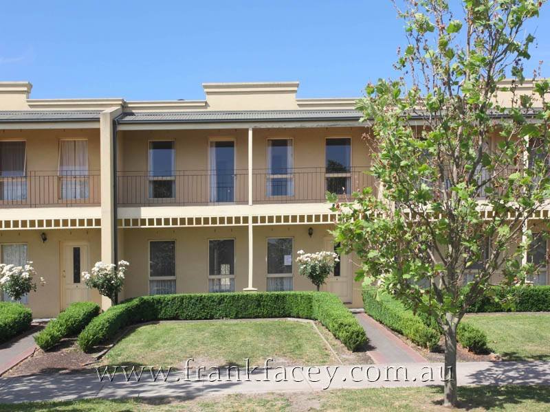 6/10 Parkhill Drive, Berwick, Vic 3806 Property Details