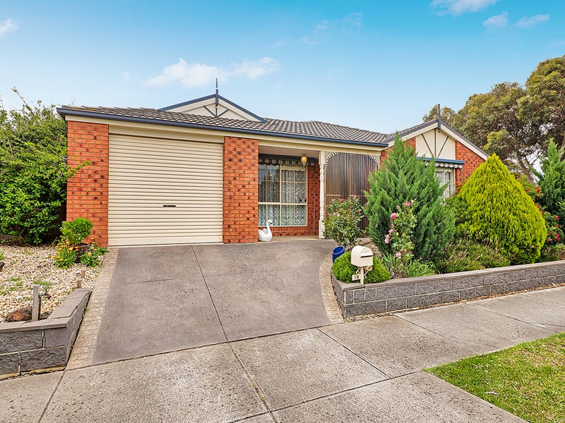 16 Breamlea Way, Cranbourne West, VIC 3977