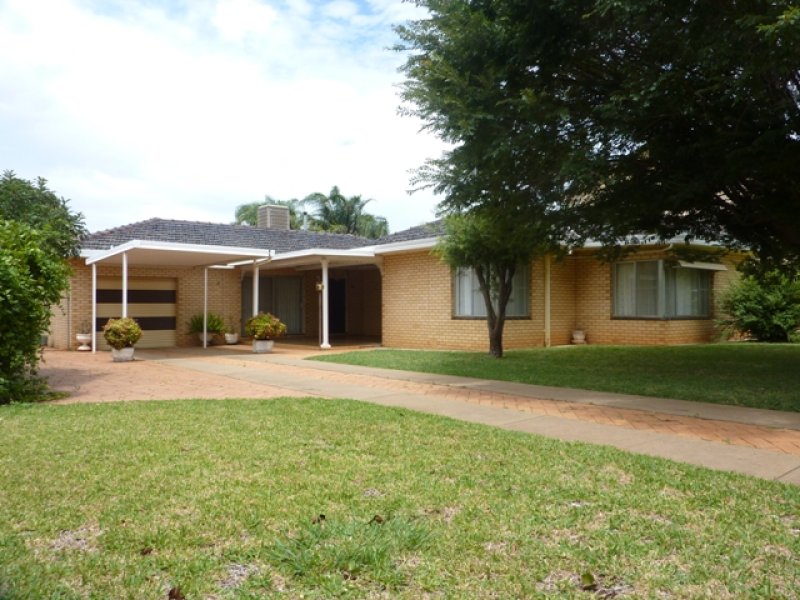 8 Hazelwood Drive, Dubbo, NSW 2830