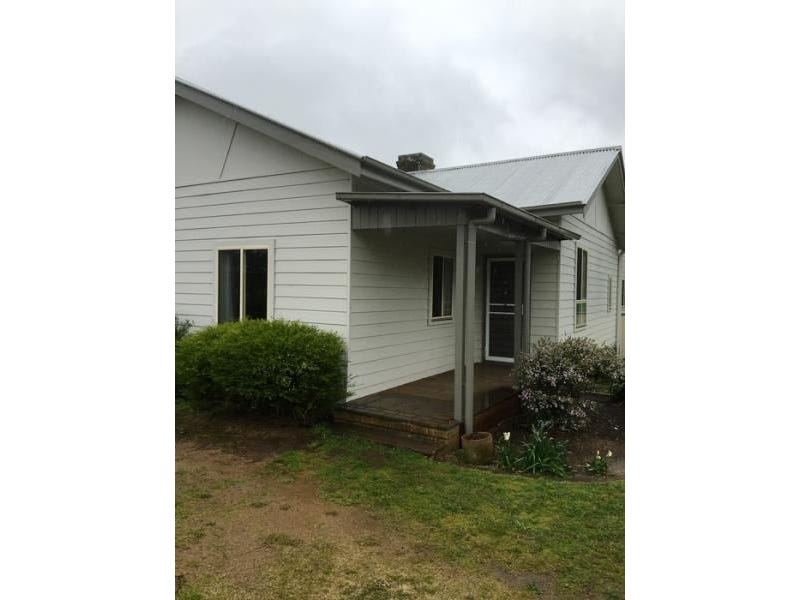 17 Hoskins Street, Moss Vale, NSW 2577