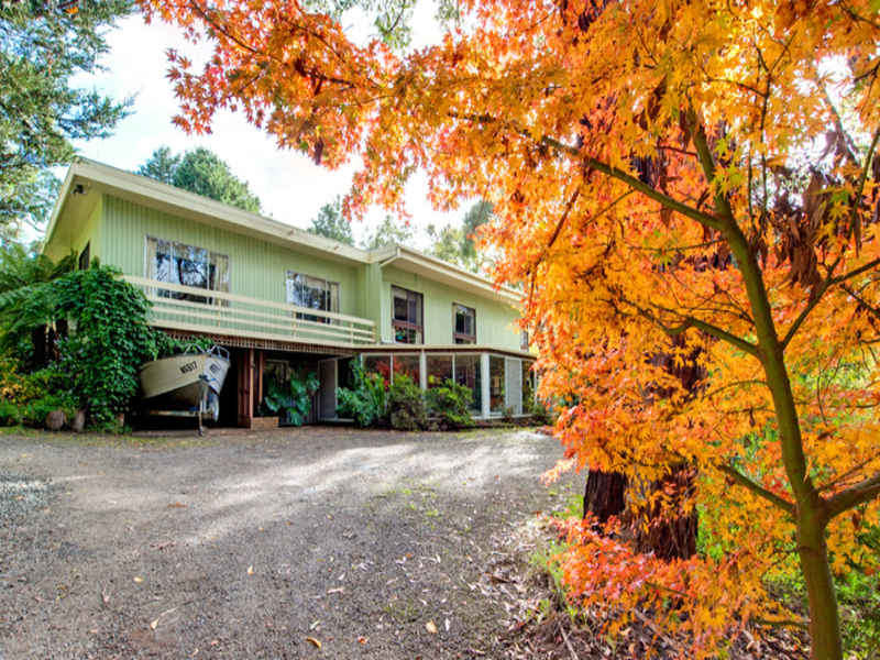 1955 Warburton Highway, Launching Place, VIC 3139