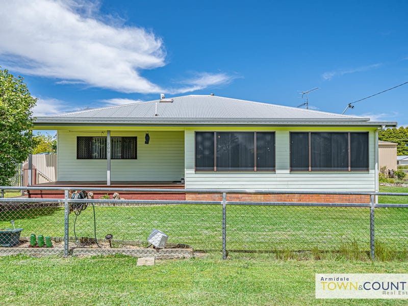 209 Sandon Street, Guyra, NSW 2365 Property Details