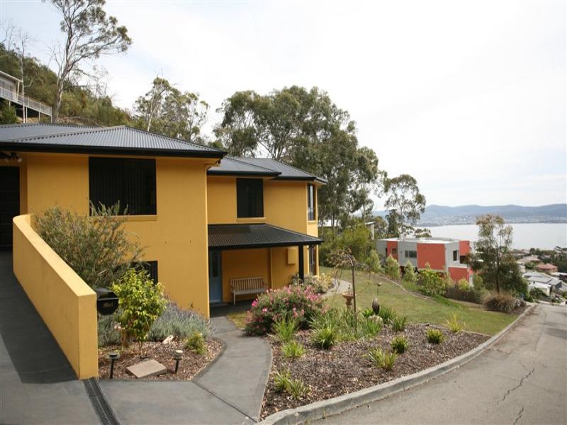 37 Gardenia Grove, Sandy Bay, TAS
