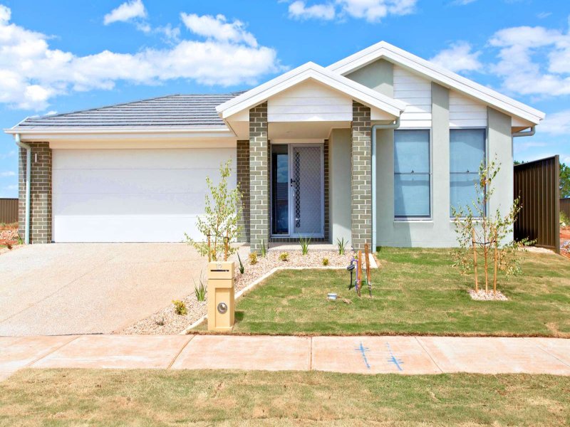 12 Alabaster Avenue, Melton South, VIC 3338