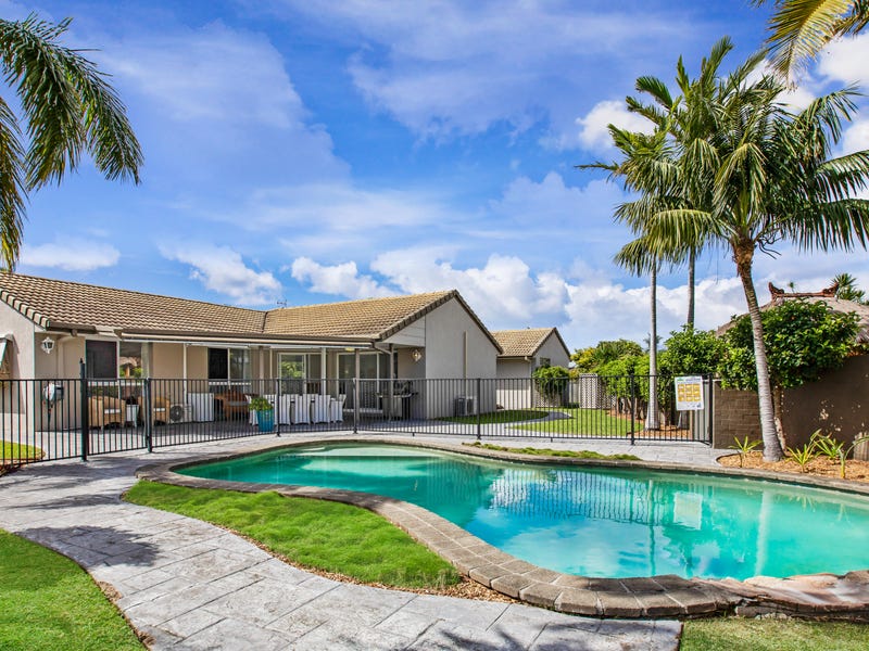 4 Bon Aire Court, Clear Island Waters, QLD 4226
