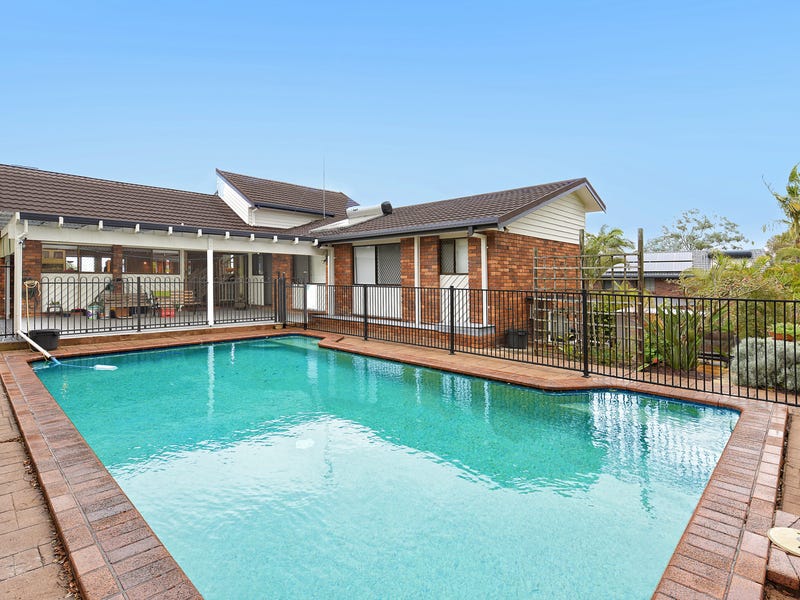 4 Chartwell Drive, Benowa, Qld 4217 - Property Details