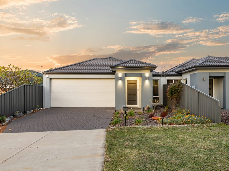 10 Hodgson Place, Kardinya, WA 6163 Property Details