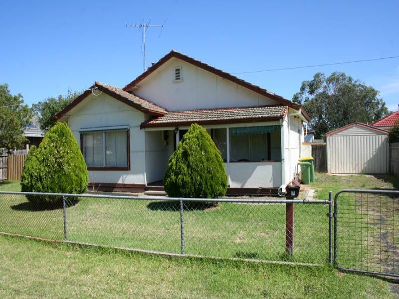 7 Thomas Street, Pakenham, Vic 3810 Property Details