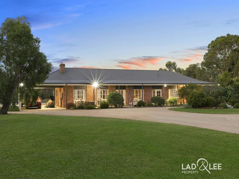 90 Gomms Road, Somerville, VIC 3912