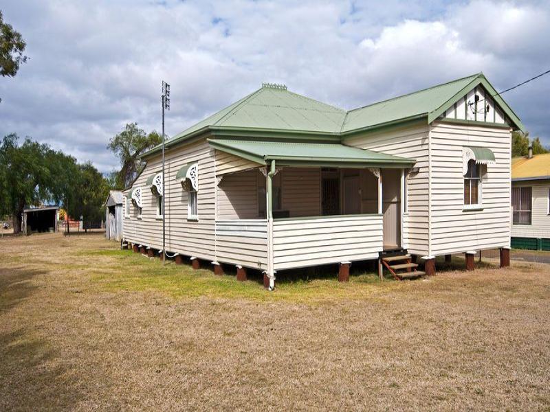 4 Hartwig Street, Goombungee, Qld 4354 Property Details