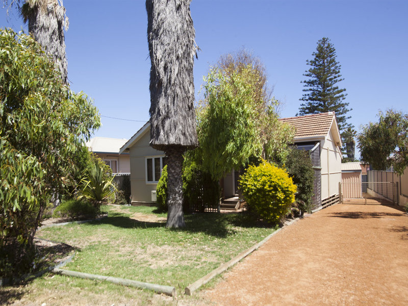 62 Whitfield Street, Beachlands, WA 6530 Property Details