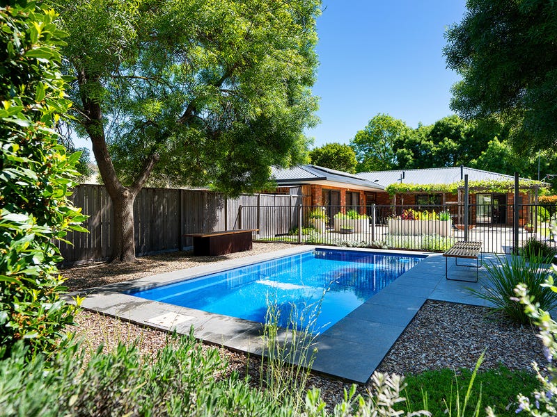 12 Gaulton Street, Castlemaine, Vic 3450 Property Details