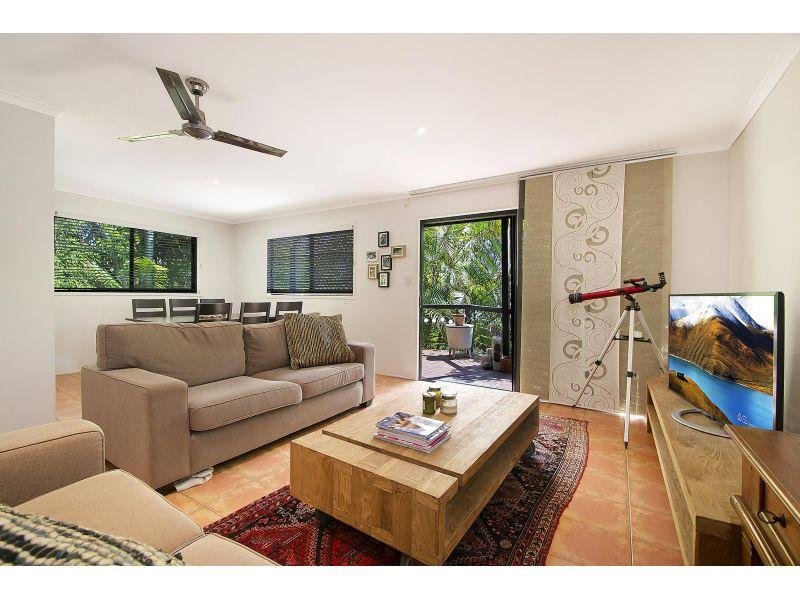 204 Edwards Street, Sunshine Beach, QLD 4567 204 Edwards Street, Sunshine Beach, QLD 4567