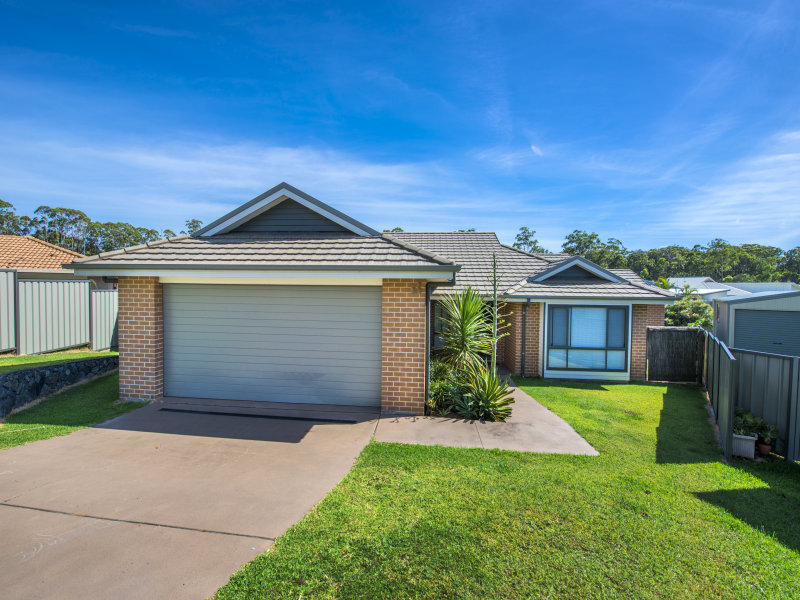 6 Reef Cove, Safety Beach, NSW 2456