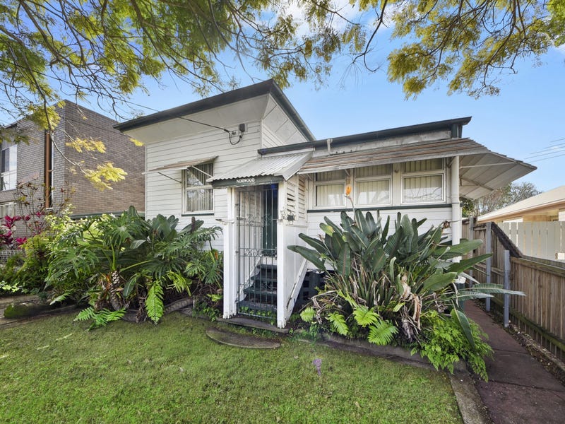 16 Arthur Street, Woody Point, QLD 4019