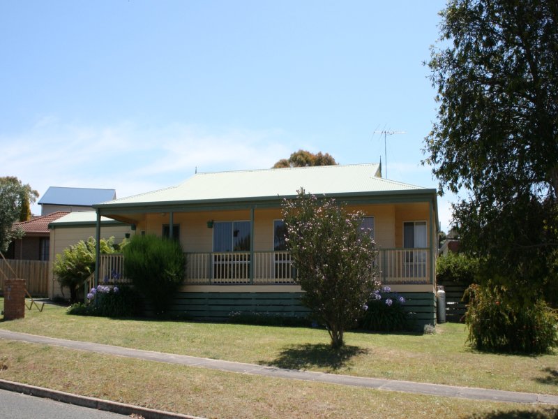28 Walton Street, Cowes, Vic 3922 Property Details