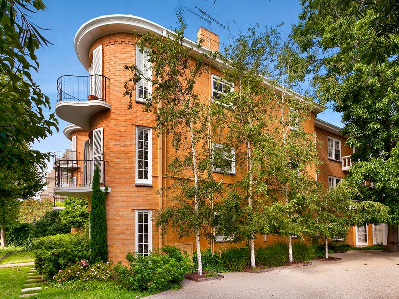 4/7 Wallace Avenue, Toorak, Vic 3142 Property Details