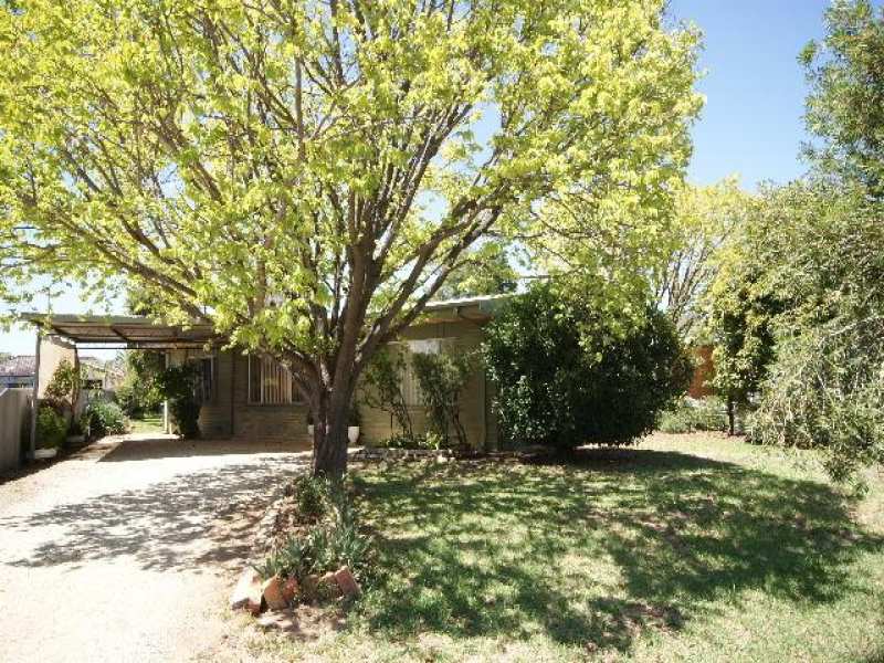 100 Charley Street, Deniliquin, NSW 2710
