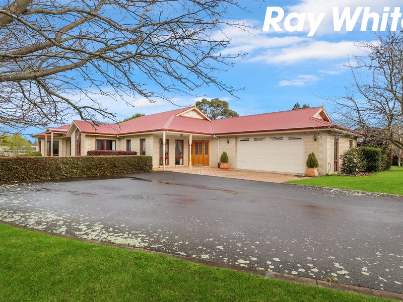 16 Pepperell Drive, Drouin, Vic 3818 Property Details