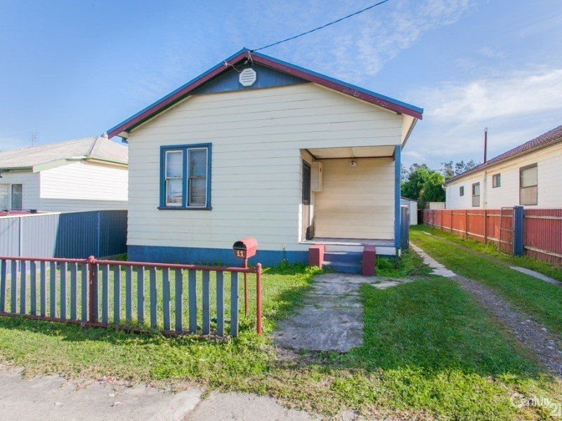 11 Street, Mayfield West, NSW 2304 Property Details