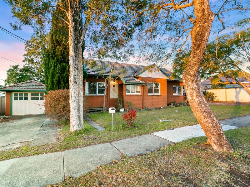 713 Henry Lawson Drive, East Hills, NSW 2213