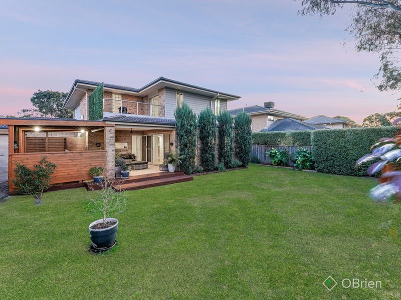 9 Commonwealth Terrace, Sandhurst, Vic 3977 Property Details