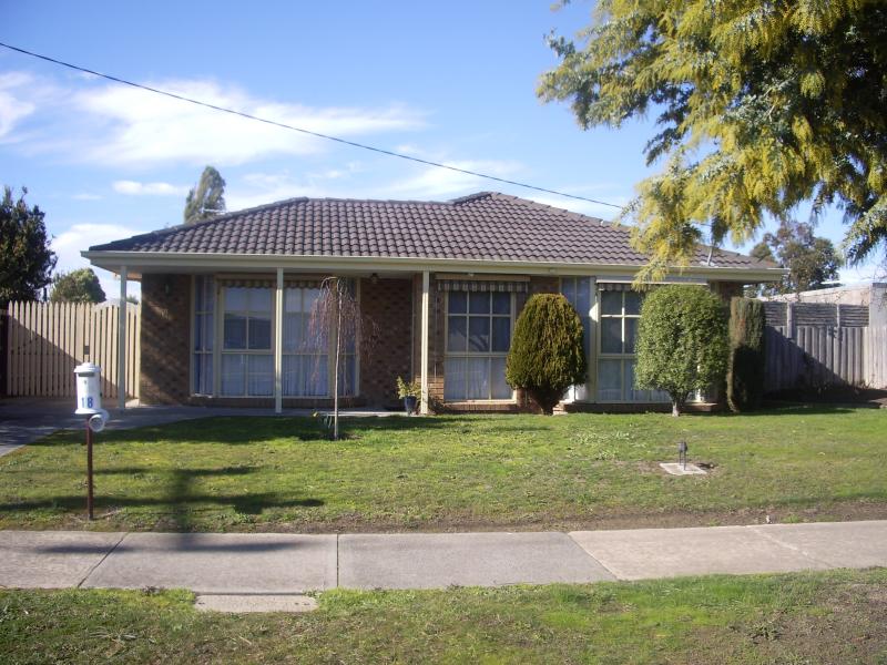 18 Dunbarton Drive, Pakenham, Vic 3810 Property Details