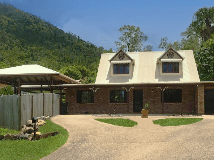 1 Country Road, Cannonvale, QLD 4802