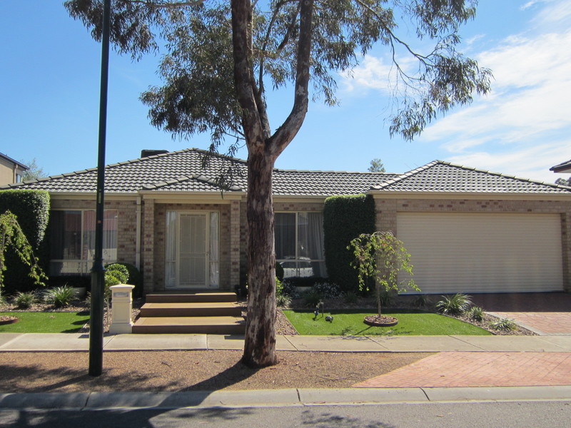 12 Romina Way, South Morang, Vic 3752 12 Romina Way, South Morang, Vic 3752