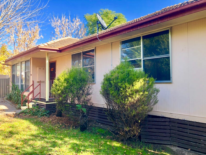 10 Hamilton Cres, Corryong, VIC 3707