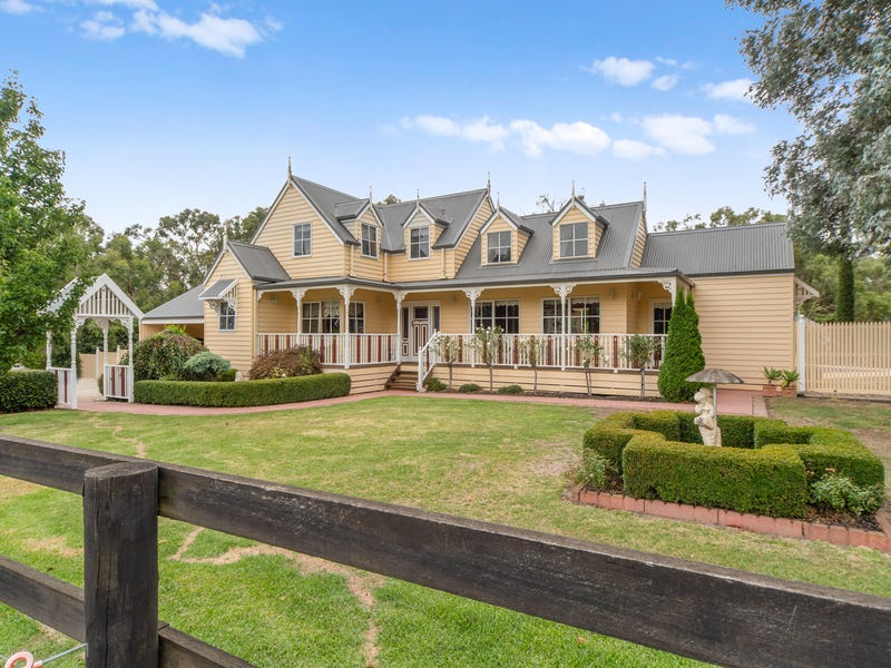 Houses for Sale in Cranbourne South, VIC 3977