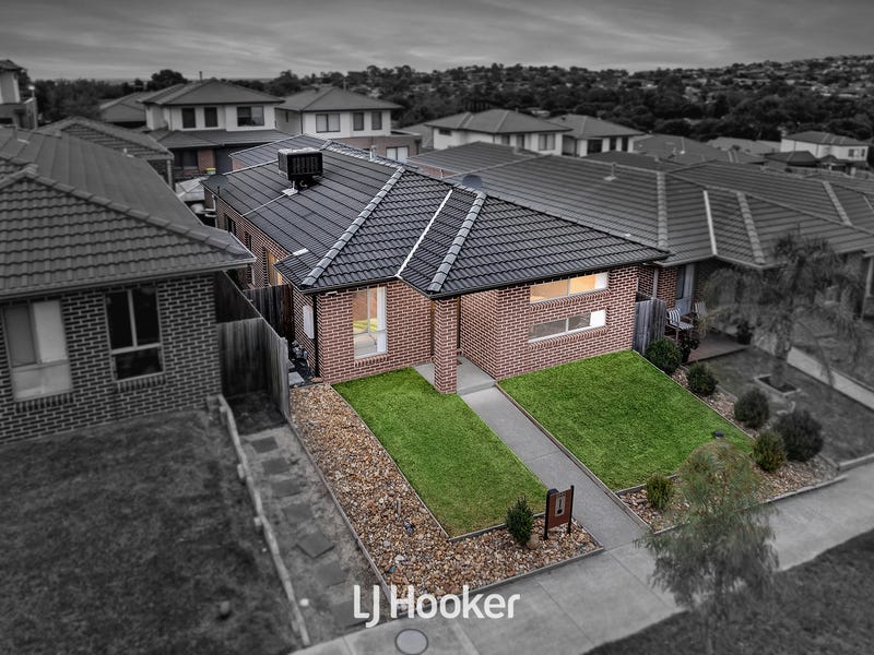 122 Manna Gum Drive, Pakenham, Vic 3810 House for Sale realestate