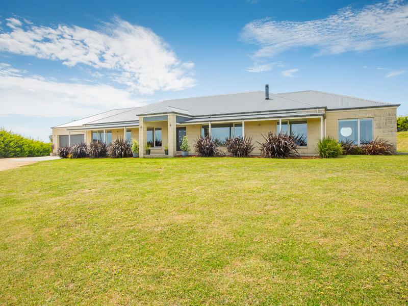 8 Hill Court, Woodford, Vic 3281 Property Details