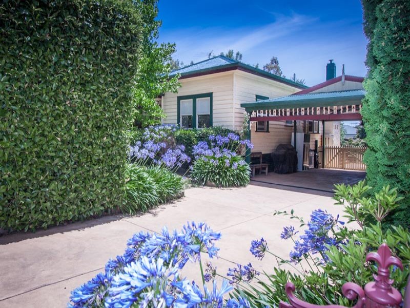 112 Barry Street, Romsey, Vic 3434 Property Details