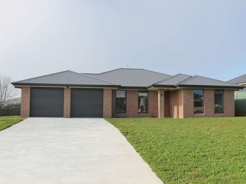 4 Blaxland Drive, Llanarth, NSW 2795 Property Details