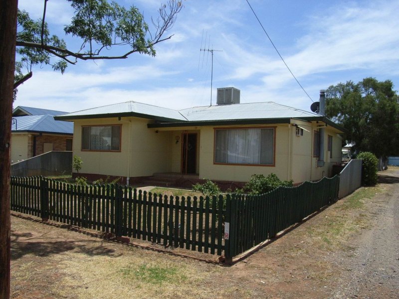 2 Kingsford Avenue, Parkes, NSW 2870