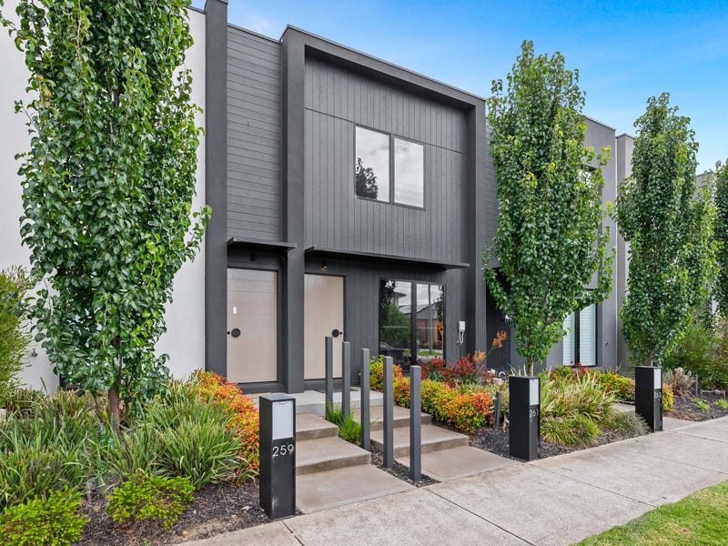 261 Waterhaven Boulevard, Point Cook, VIC 3030